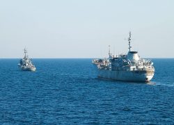 Два корабля ВМС Украины прошли под «Керченским мостом»