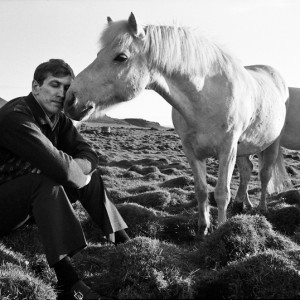 Bobby-Fischer-with-Horse