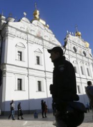 100 &laquo;семінаристів&raquo; закінчили вечір у столичній поліцейській дільниці