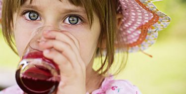 Сочная &laquo;бомба&raquo;:  фруктовые соки опаснее  конфет и пирожных