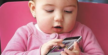 Мобилки делают наших детей  слабоумными