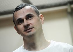 Сенцову дали звание почетного гражданина Парижа