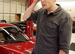 Метро предложило Маску опустить Tesla на станцию &laquo;Арсенальная&raquo;