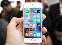 Чем айфон-&laquo;коротышка&raquo; лучше &laquo;лопаты&raquo;