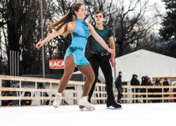 В Киевском ВДНГ открылся самый  большой каток в стране