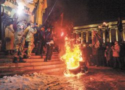 В Киеве опять жгли автошины и ругали власть