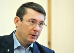Луценко &laquo;отправляет&raquo; Яценюка  в отставку