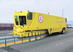 На мосту Патона в Киеве  внедрят систему Road Zipper